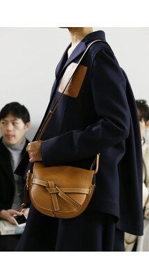 Details Loewe Fall 2018 Ready-to-Wear , Детали коллекции Лоэве осень зима 2018 , Fashion show , неделя моды в Париже , PFW , Paris Fashion Week , Mainstyles